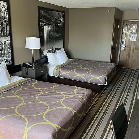 Super 8 By Wyndham Yorkville Екстериор снимка