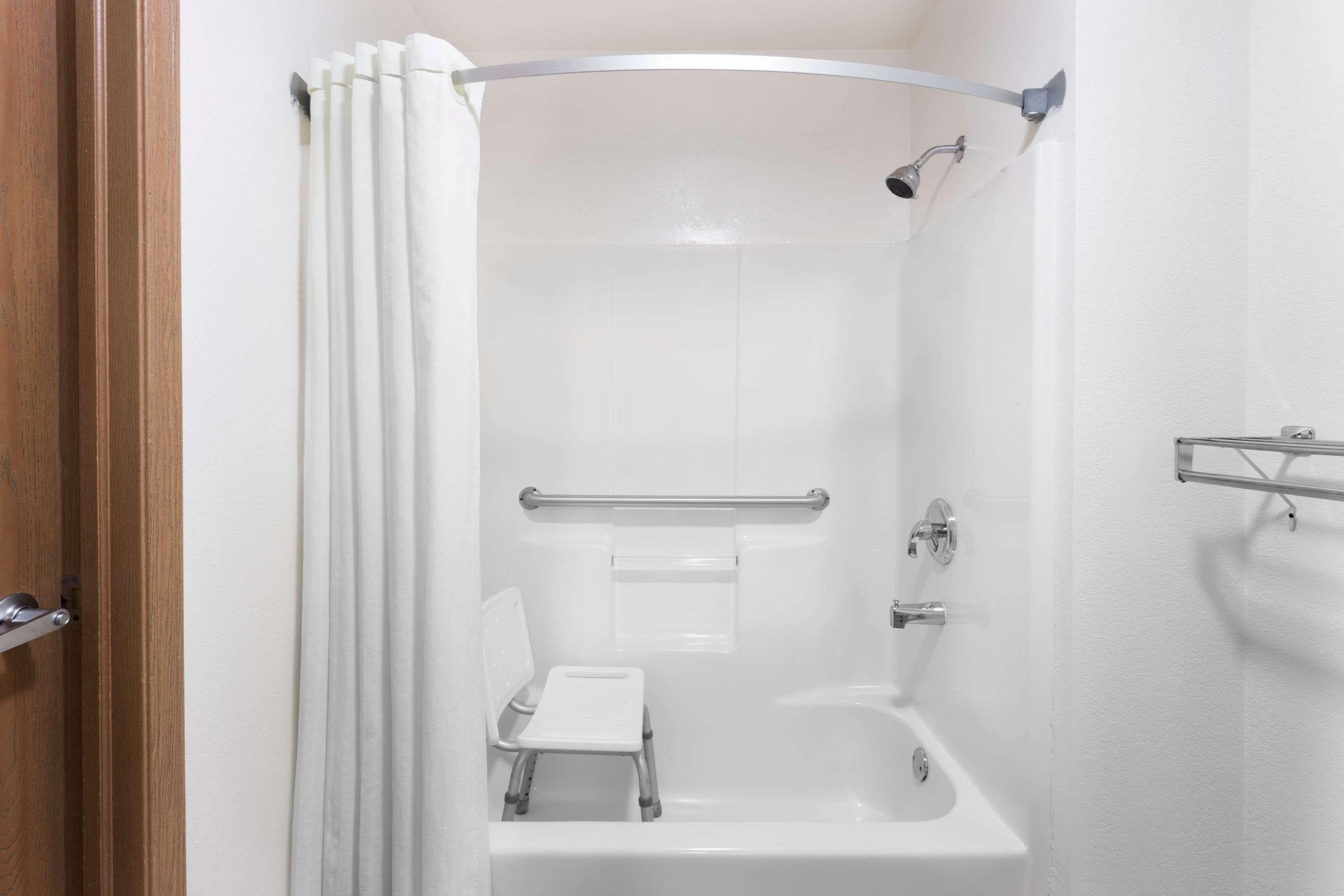 Super 8 By Wyndham Yorkville Екстериор снимка